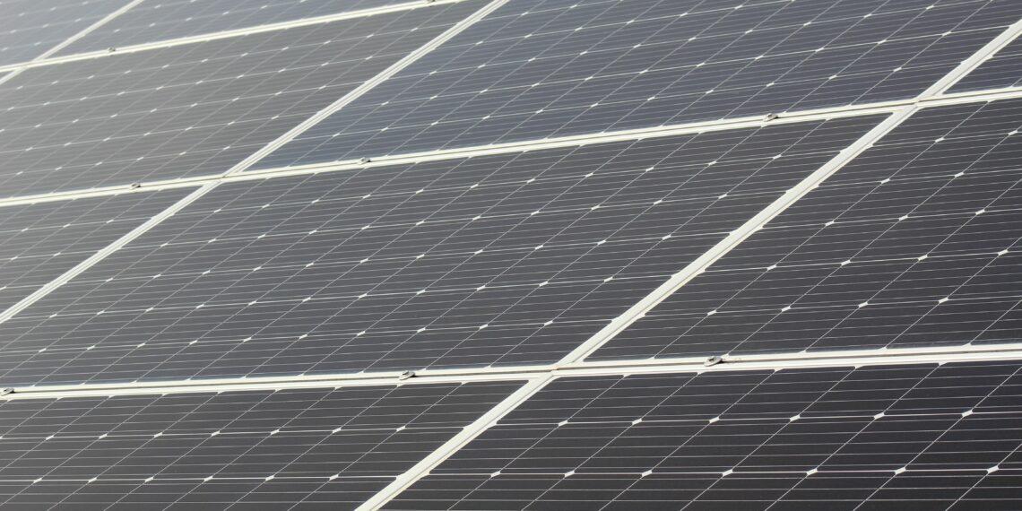 À Quimper, la blanchisserie interhospitalière mise sur le solaire pour réduire son empreinte énergétique