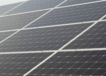 À Quimper, la blanchisserie interhospitalière mise sur le solaire pour réduire son empreinte énergétique