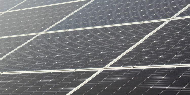 À Quimper, la blanchisserie interhospitalière mise sur le solaire pour réduire son empreinte énergétique
